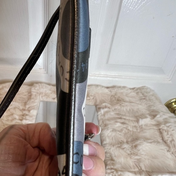 COACH WRISTLET BLUE GRAY & CREAM SCARF PRINT SIGNATURE SATEEN WRISTLET - Picture 5 of 6